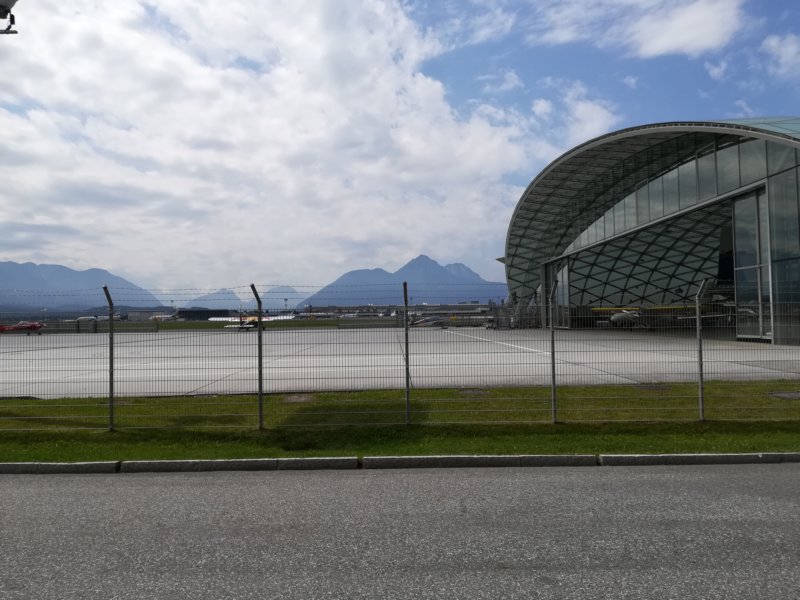 hangar72.jpg