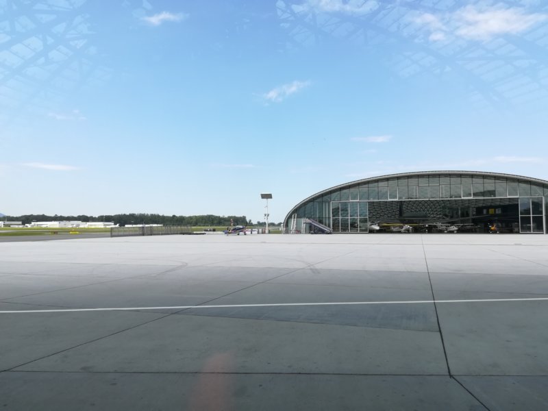 hangar74.jpg