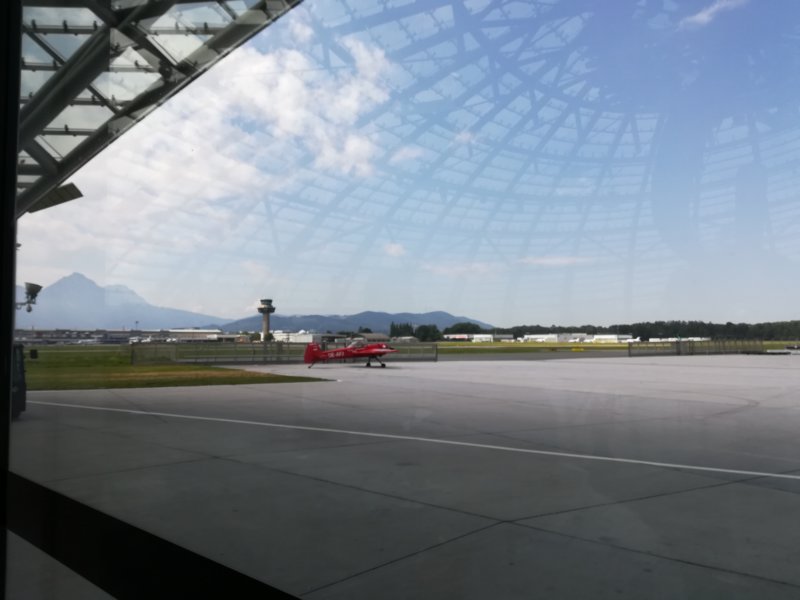 hangar76.jpg