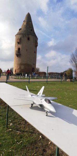 f22amwartturm.jpg