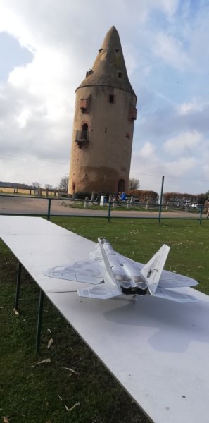 f22amwartturm2.jpg